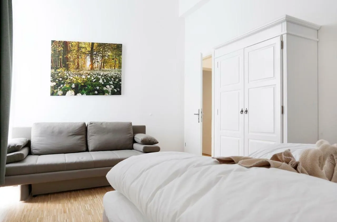 Sc 02 By Rockchair Apartments L Superhost Status L 4 Bedrooms Boxspringbeds 2 Bathrooms Balcony Elevator - Cozy Family & Business Flair Welcomes You! Berlin