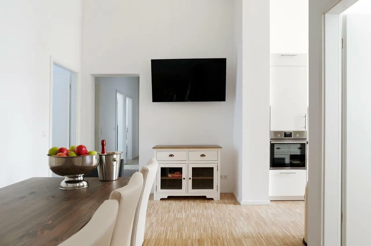 Sc 02 By Rockchair Apartments L Superhost Status L 4 Bedrooms Boxspringbeds 2 Bathrooms Balcony Elevator - Cozy Family & Business Flair Welcomes You! Berlin 0*,  Deutschland