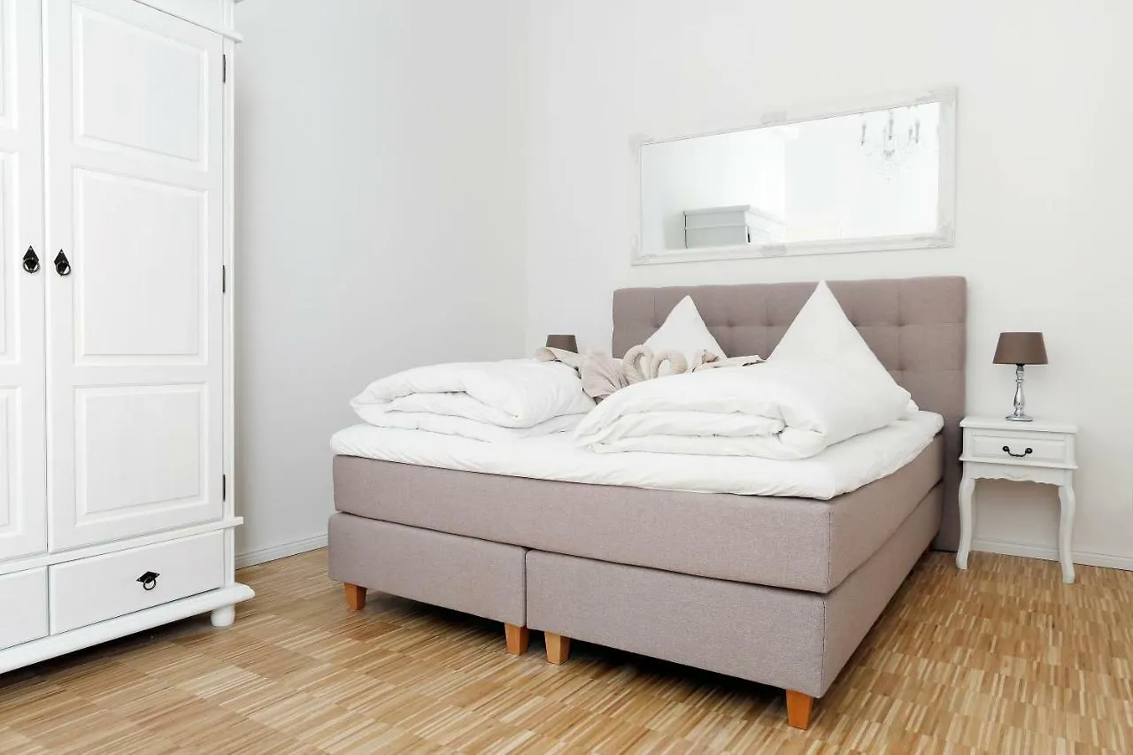Sc 02 By Rockchair Apartments L Superhost Status L 4 Bedrooms Boxspringbeds 2 Bathrooms Balcony Elevator - Cozy Family & Business Flair Welcomes You! Berlin